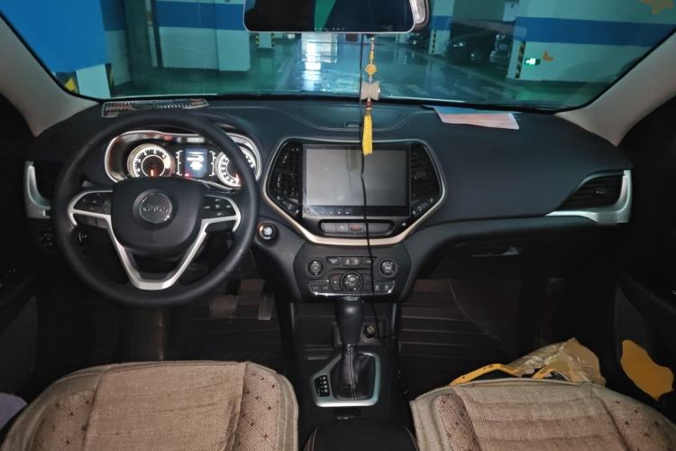 Used Jeep Cherokee 2016 2.4L Leading Edition Center Console