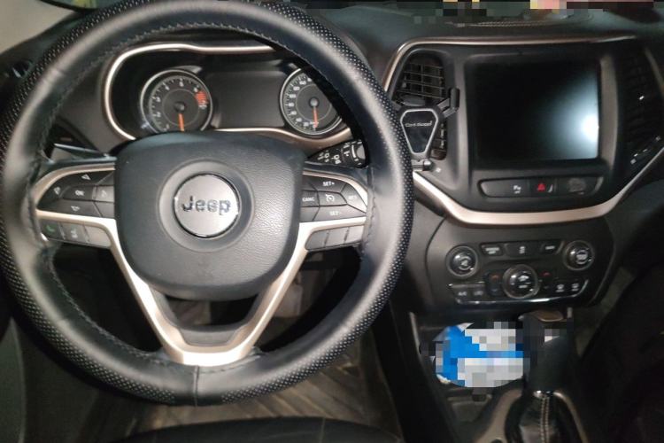 Used Jeep Cherokee 2016 2.0L Superior Edition Center Console