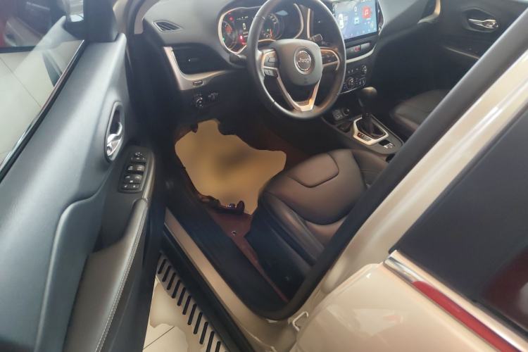 Used Jeep Cherokee 2016 2.4L Leading Edition Driver Seat