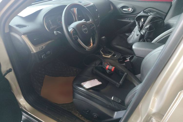 Used Jeep Cherokee 2016 2.0L Superior Edition Driver Seat