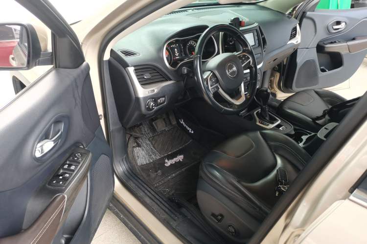 Used Jeep Cherokee 2016 2.4L Leading Edition Driver Seat