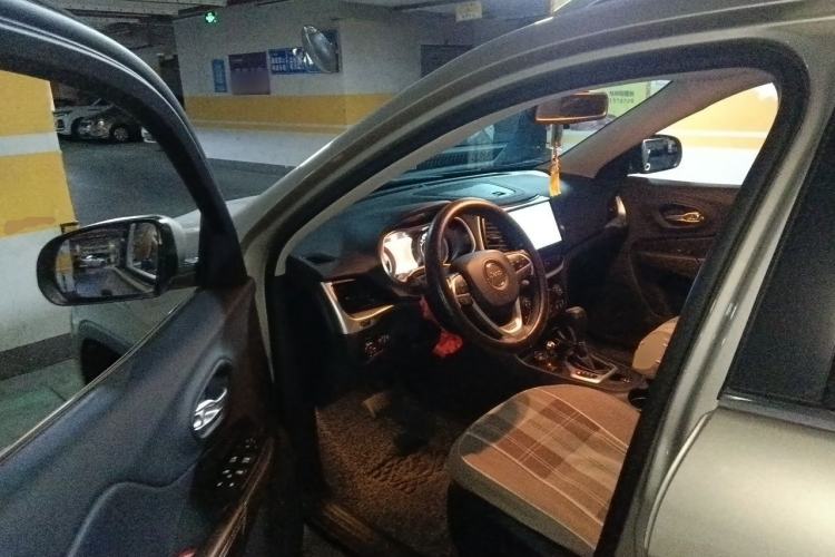 Used Jeep Cherokee 2016 2.4L Professional Smart Version Driver Seat