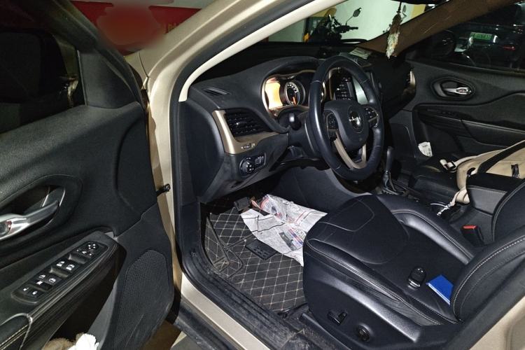 Used Jeep Cherokee 2016 2.4L Professional Smart Version Driver Seat