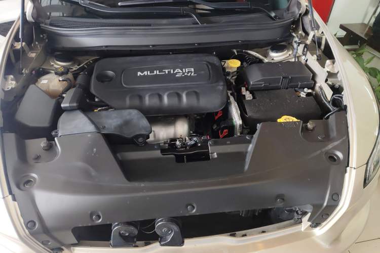 Used Jeep Cherokee 2016 2.4L Leading Edition Engine Bay