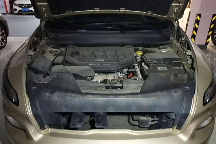 Used Jeep Cherokee 2016 2.0L Superior Edition Engine Bay