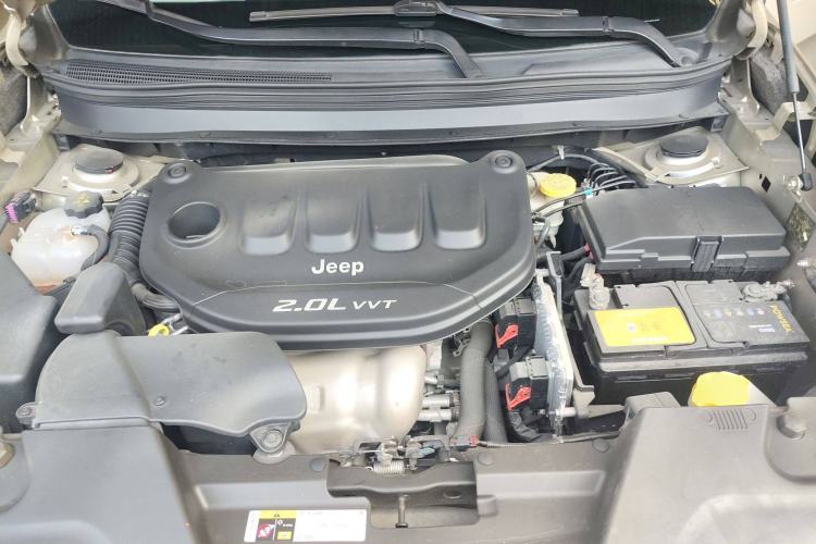 Used Jeep Cherokee 2016 2.0L Superior Edition Engine Bay