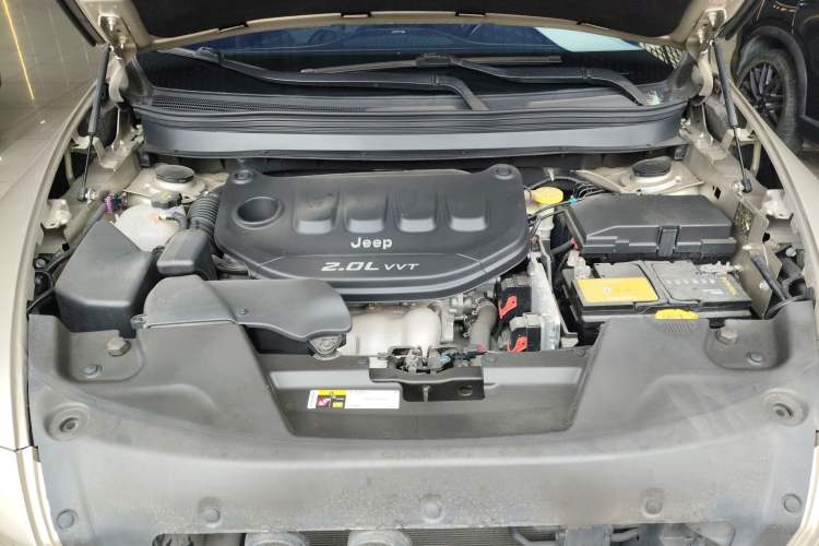 Used Jeep Cherokee 2016 2.0L Superior Edition Engine Bay