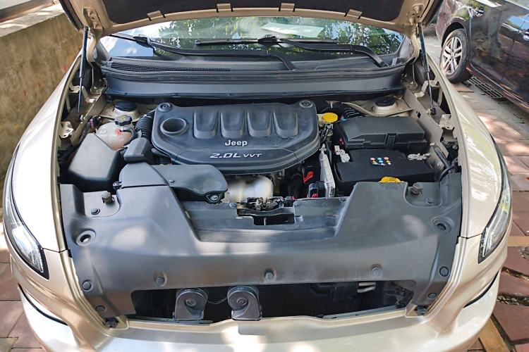 Used Jeep Cherokee 2016 2.0L Superior Edition Engine Bay
