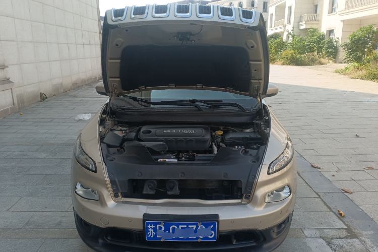 Used Jeep Cherokee 2016 2.4L Leading Edition Engine Bay