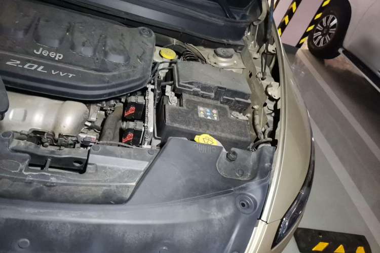 Used Jeep Cherokee 2016 2.0L Superior Edition Engine Bay Left