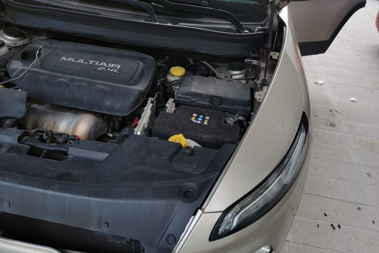 Used Jeep Cherokee 2016 2.4L Leading Edition Engine Bay Left