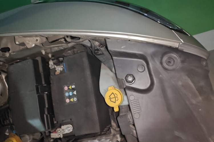 Used Jeep Cherokee 2016 2.4L Leading Edition Engine Bay Left