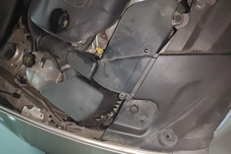 Used Jeep Cherokee 2016 2.4L Leading Edition Engine Bay Right