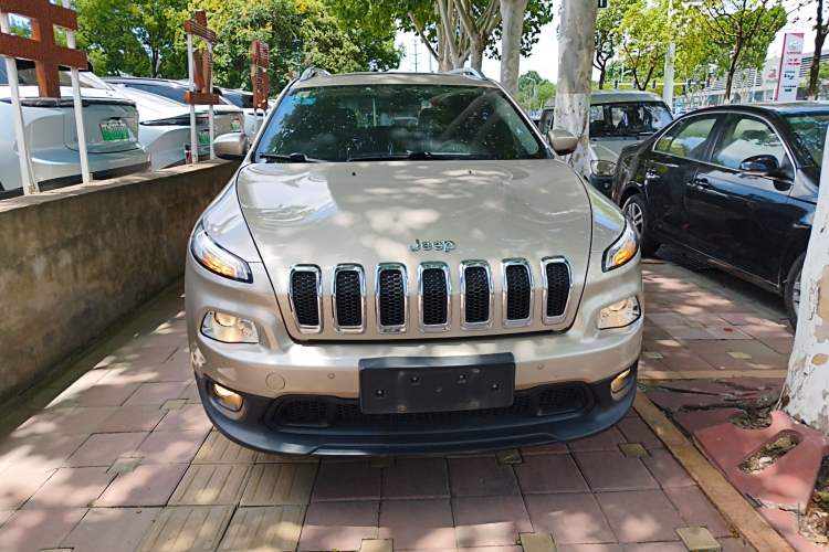 Used Jeep Cherokee 2016 2.0L Superior Edition Exterior 1