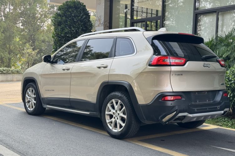Used Jeep Cherokee 2016 2.4L Leading Edition Exterior 2