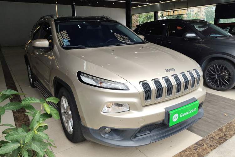 Used Jeep Cherokee 2016 2.0L Superior Edition Exterior 2
