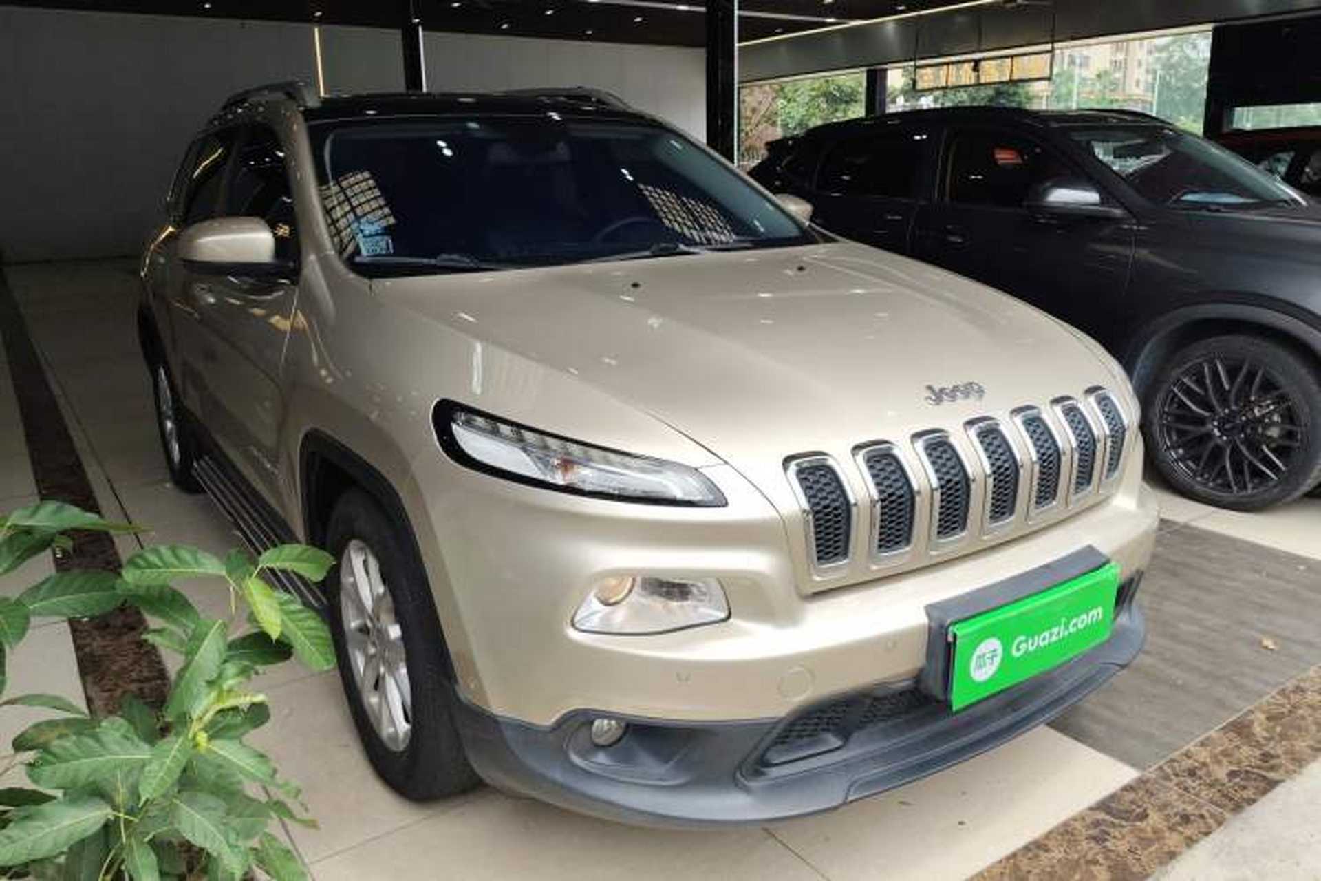 Used Jeep Cherokee 2016 2.0L Superior Edition Exterior 2