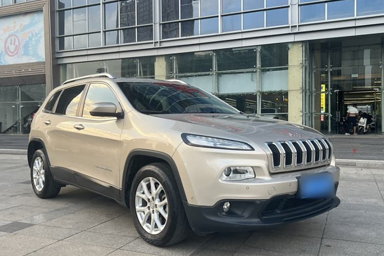 Used Jeep Cherokee 2016 2.4L Leading Edition Exterior 2