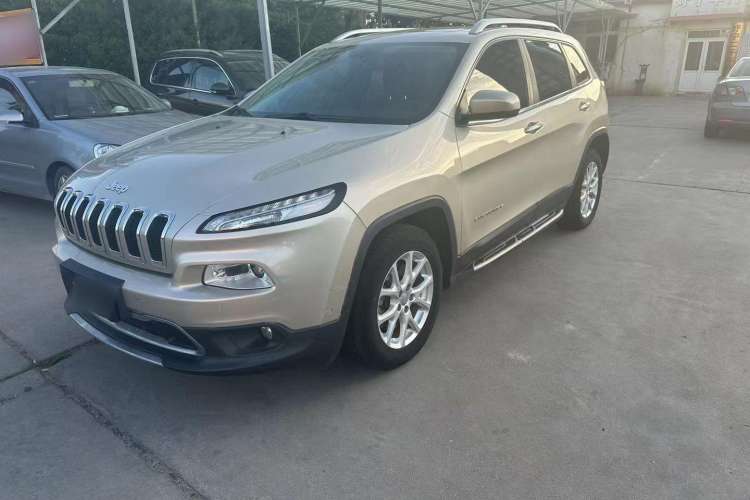 Used Jeep Cherokee 2016 2.0L Smart Version Exterior 2