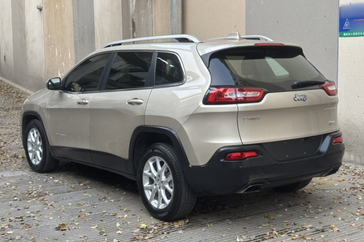 Used Jeep Cherokee 2016 2.4L Leading Edition Exterior 3