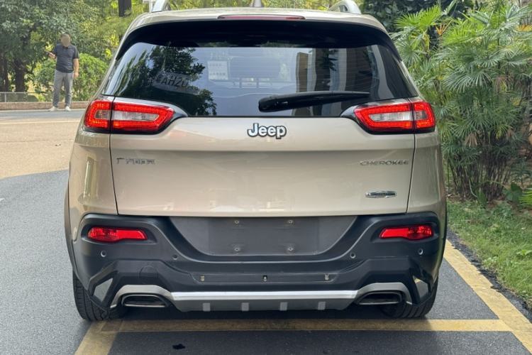Used Jeep Cherokee 2016 2.4L Leading Edition Exterior 3
