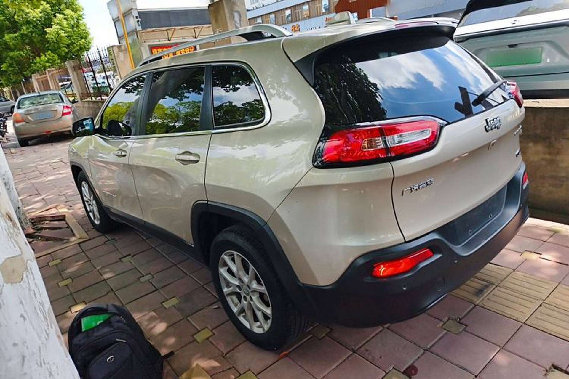 Used Jeep Cherokee 2016 2.0L Superior Edition Exterior 3