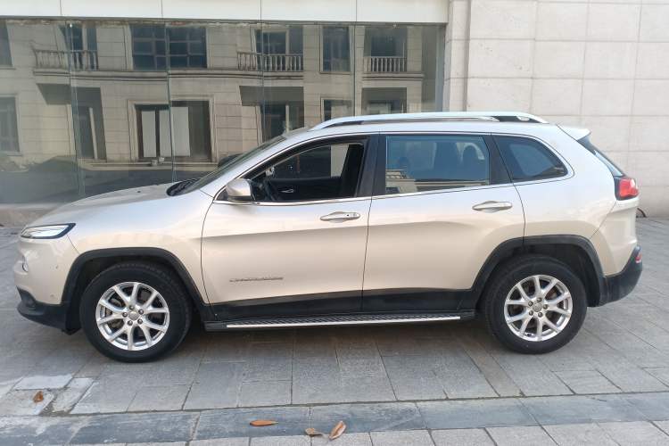 Used Jeep Cherokee 2016 2.4L Leading Edition Exterior 3