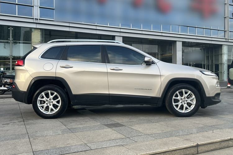 Used Jeep Cherokee 2016 2.4L Leading Edition Exterior 3