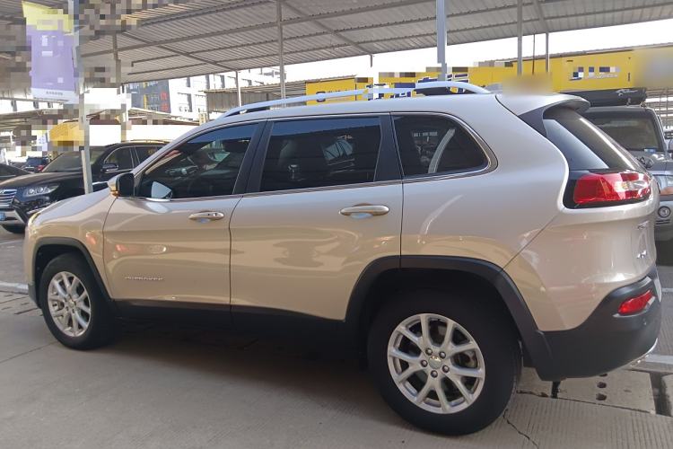 Used Jeep Cherokee 2016 2.4L Professional Smart Version Exterior 3