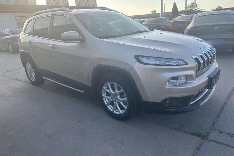 Used Jeep Cherokee 2016 2.0L Smart Version Exterior 3