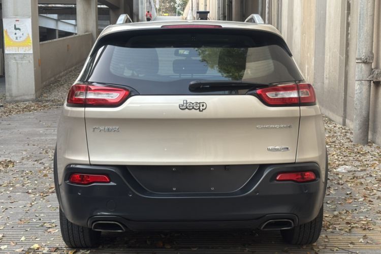 Used Jeep Cherokee 2016 2.4L Leading Edition Exterior 4