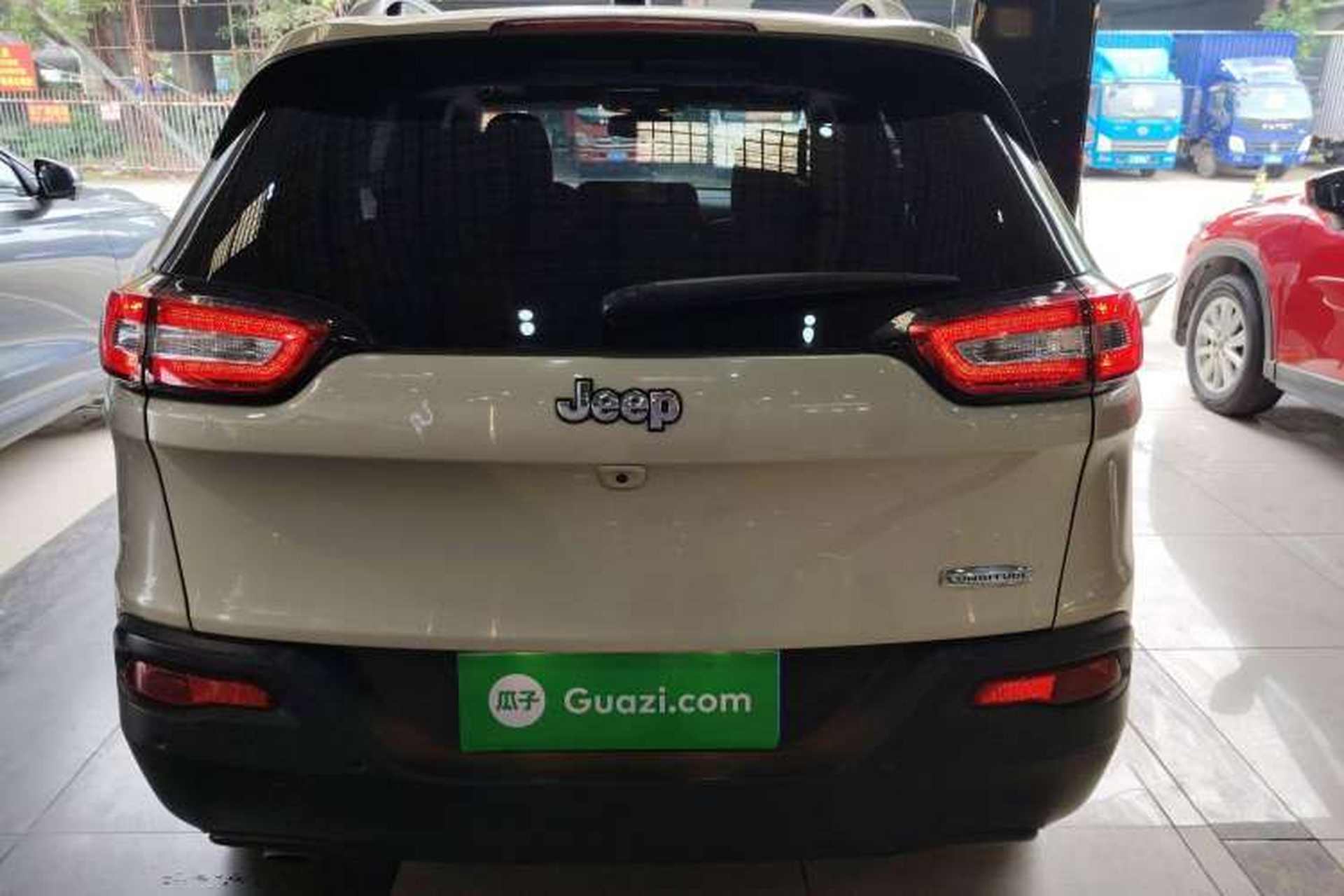 Used Jeep Cherokee 2016 2.0L Superior Edition Exterior 4