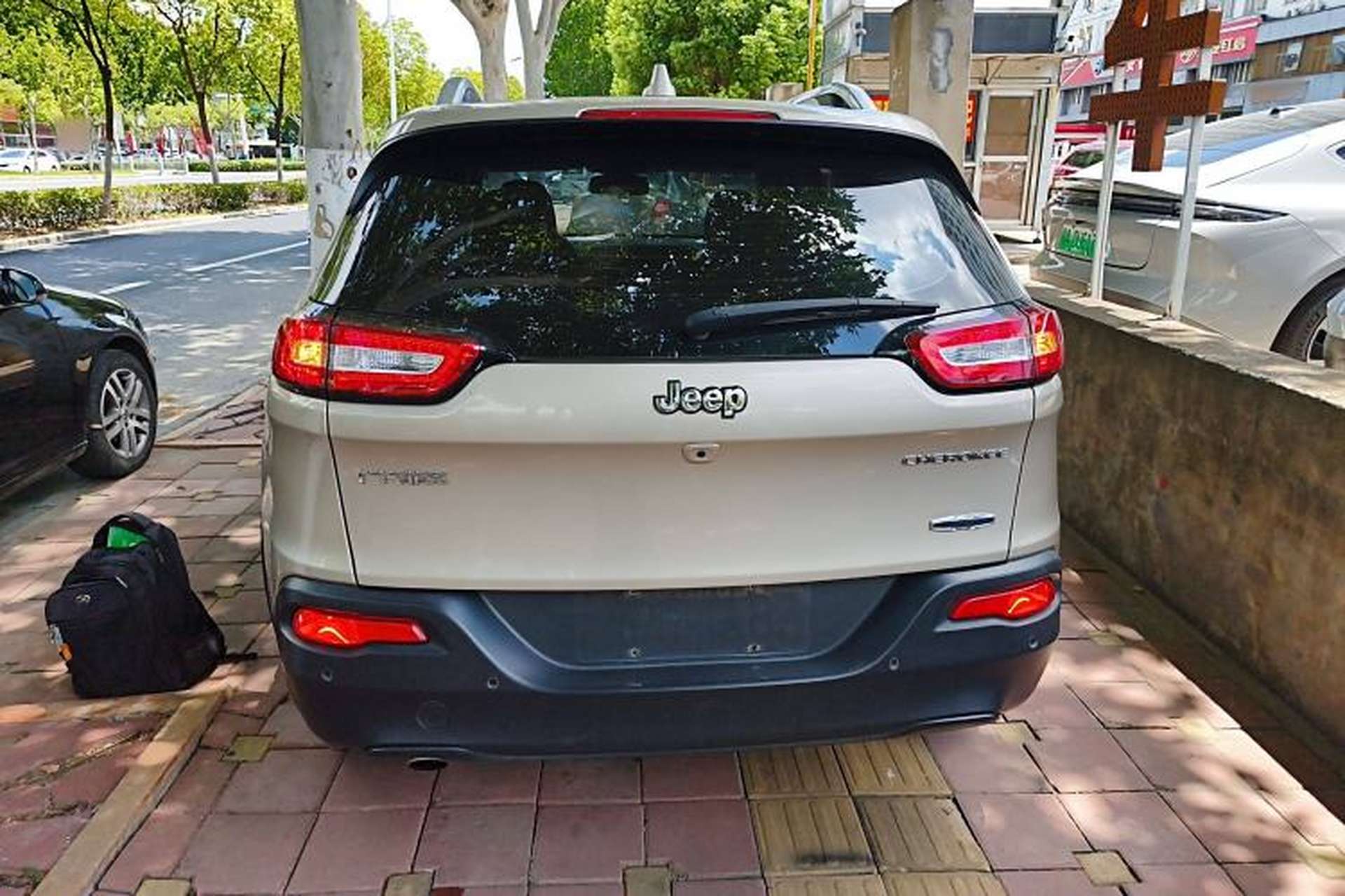 Used Jeep Cherokee 2016 2.0L Superior Edition Exterior 4