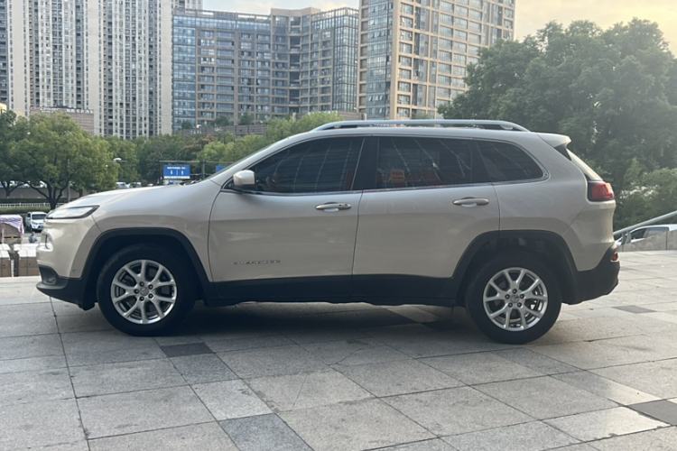 Used Jeep Cherokee 2016 2.4L Leading Edition Exterior 4