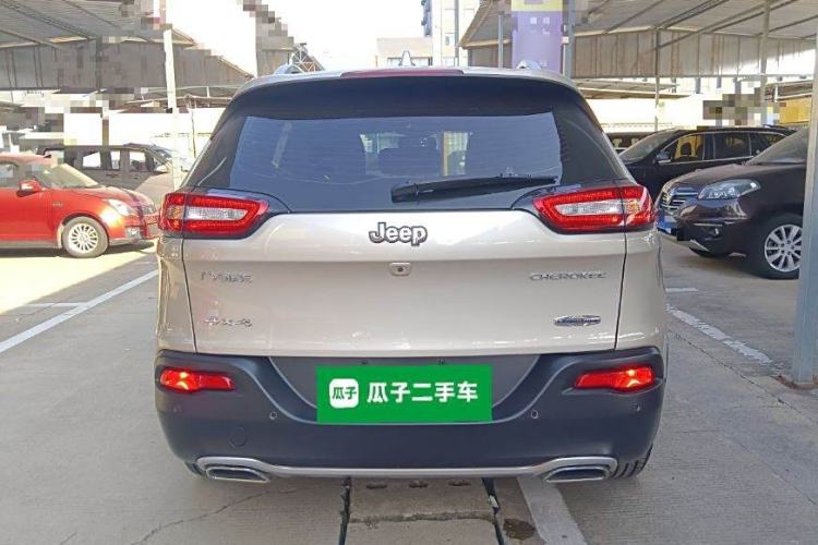 Used Jeep Cherokee 2016 2.4L Professional Smart Version Exterior 4