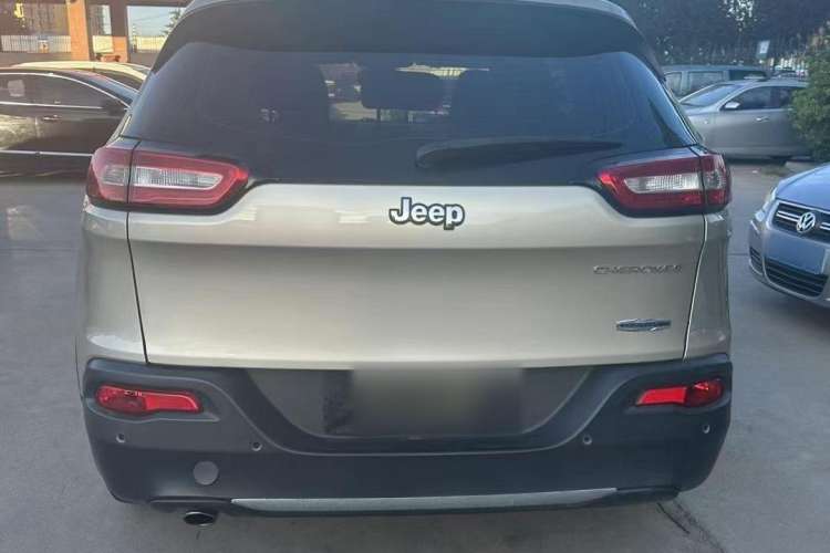 Used Jeep Cherokee 2016 2.0L Smart Version Exterior 4