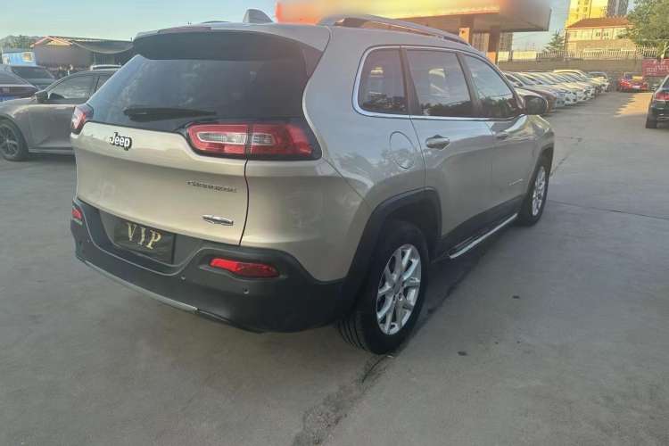 Used Jeep Cherokee 2016 2.0L Smart Version Exterior 5
