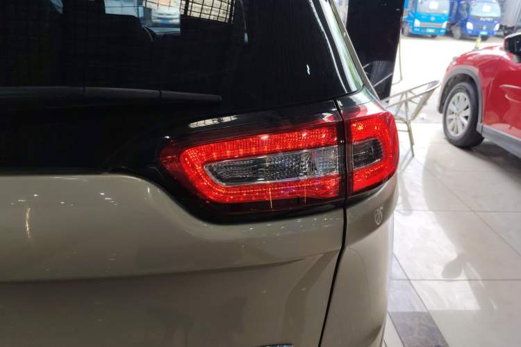 Used Jeep Cherokee 2016 2.0L Superior Edition Exterior 6