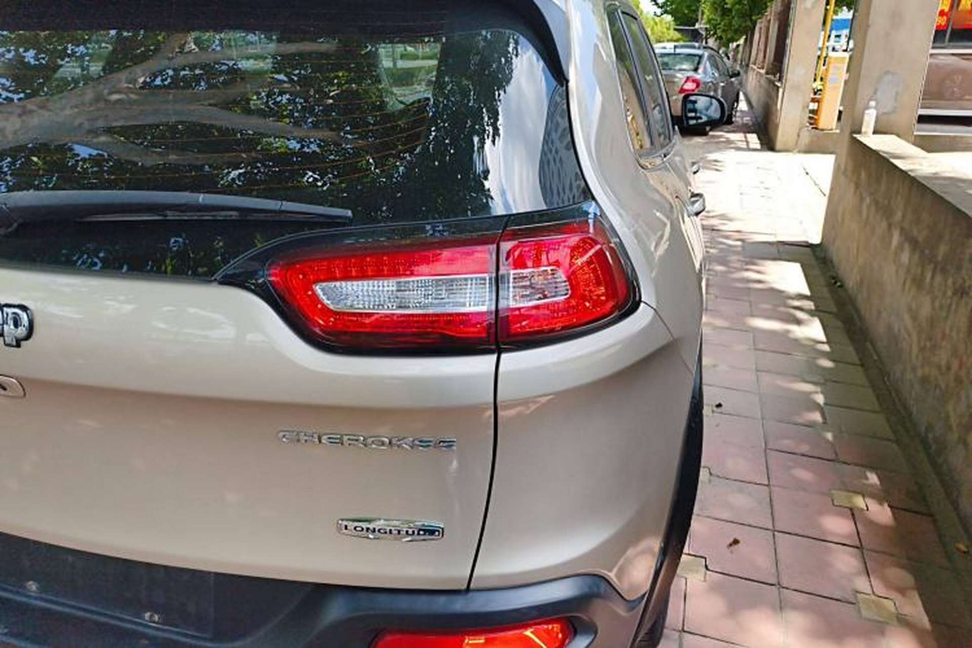Used Jeep Cherokee 2016 2.0L Superior Edition Exterior 6