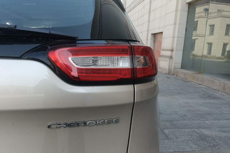 Used Jeep Cherokee 2016 2.4L Leading Edition Exterior 6
