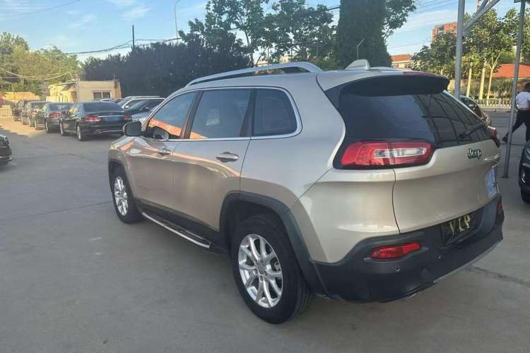 Used Jeep Cherokee 2016 2.0L Smart Version Exterior 6