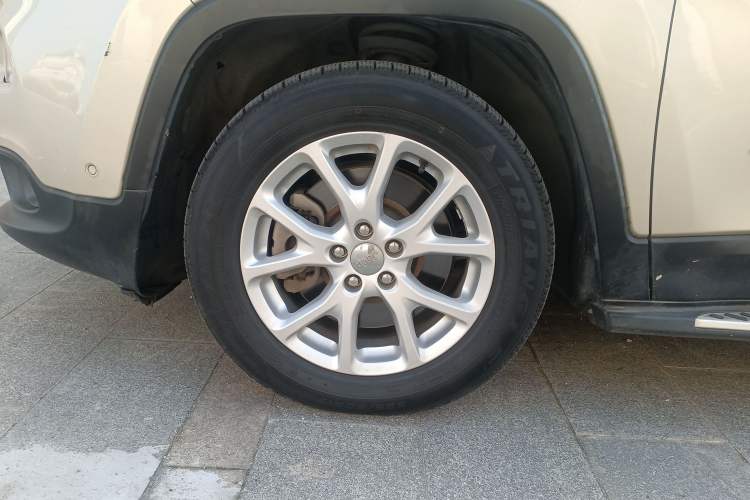 Used Jeep Cherokee 2016 2.4L Leading Edition Exterior 7
