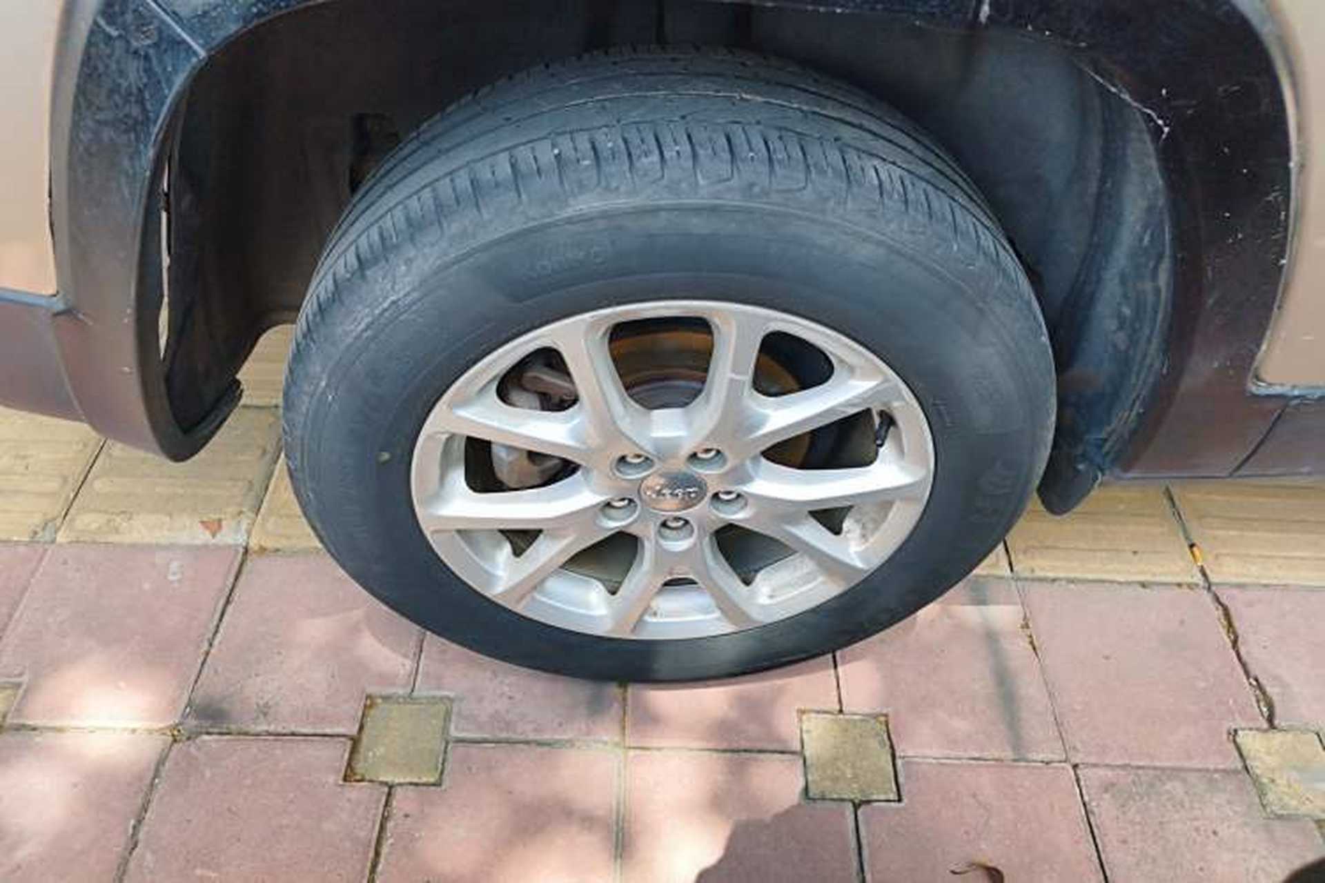 Used Jeep Cherokee 2016 2.0L Superior Edition Exterior 8