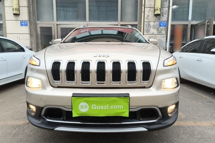 Used Jeep Cherokee 2016 2.4L Professional Smart Version Front
