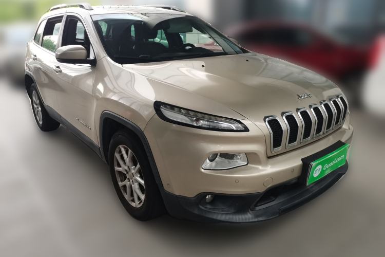 Used Jeep Cherokee 2016 2.4L Leading Edition Front Right 45 Deg