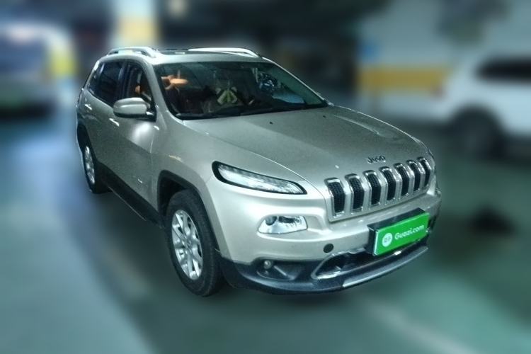 Used Jeep Cherokee 2016 2.4L Professional Smart Version Front Right 45 Deg