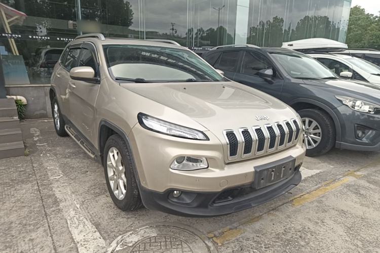 Used Jeep Cherokee 2016 2.4L Leading Edition Front Right 45 Deg