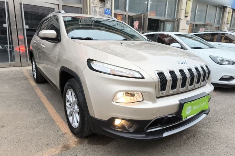 Used Jeep Cherokee 2016 2.4L Professional Smart Version Front Right 45 Deg