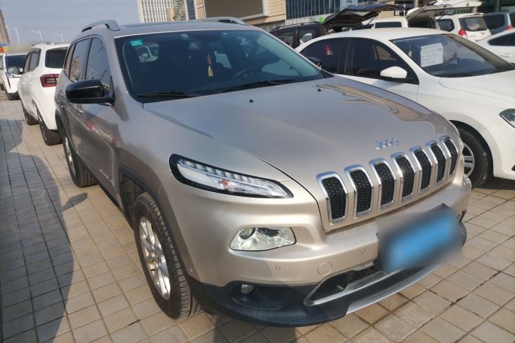 Used Jeep Cherokee 2016 2.4L Professional Smart Version Front Right 45 Deg