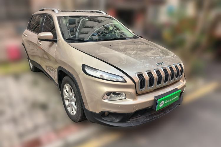 Used Jeep Cherokee 2016 2.4L Leading Edition Front Right 45 Deg